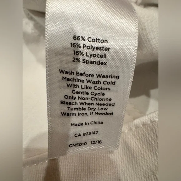 Talbots flawless 5 pocket petite. White Pants with adorable button accents. 10P - Picture 14 of 16